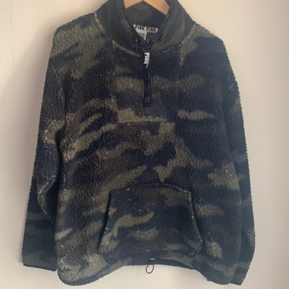 VIctoria Secret PINK CAMO Sherpa - Picture 1 of 6